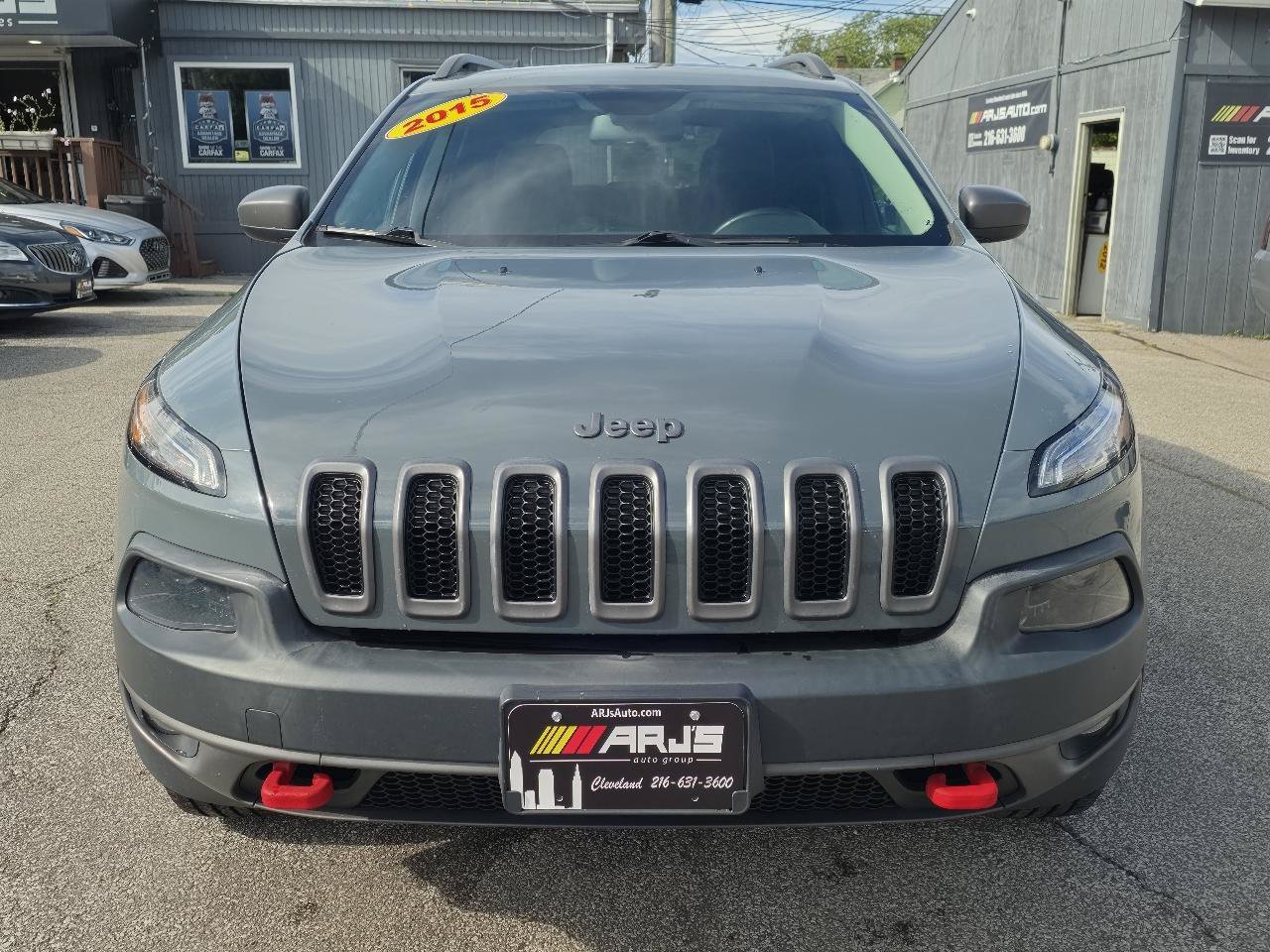 Used 2015 Jeep Cherokee Trailhawk w/ Cold Weather Group AWD/4WD image 2
