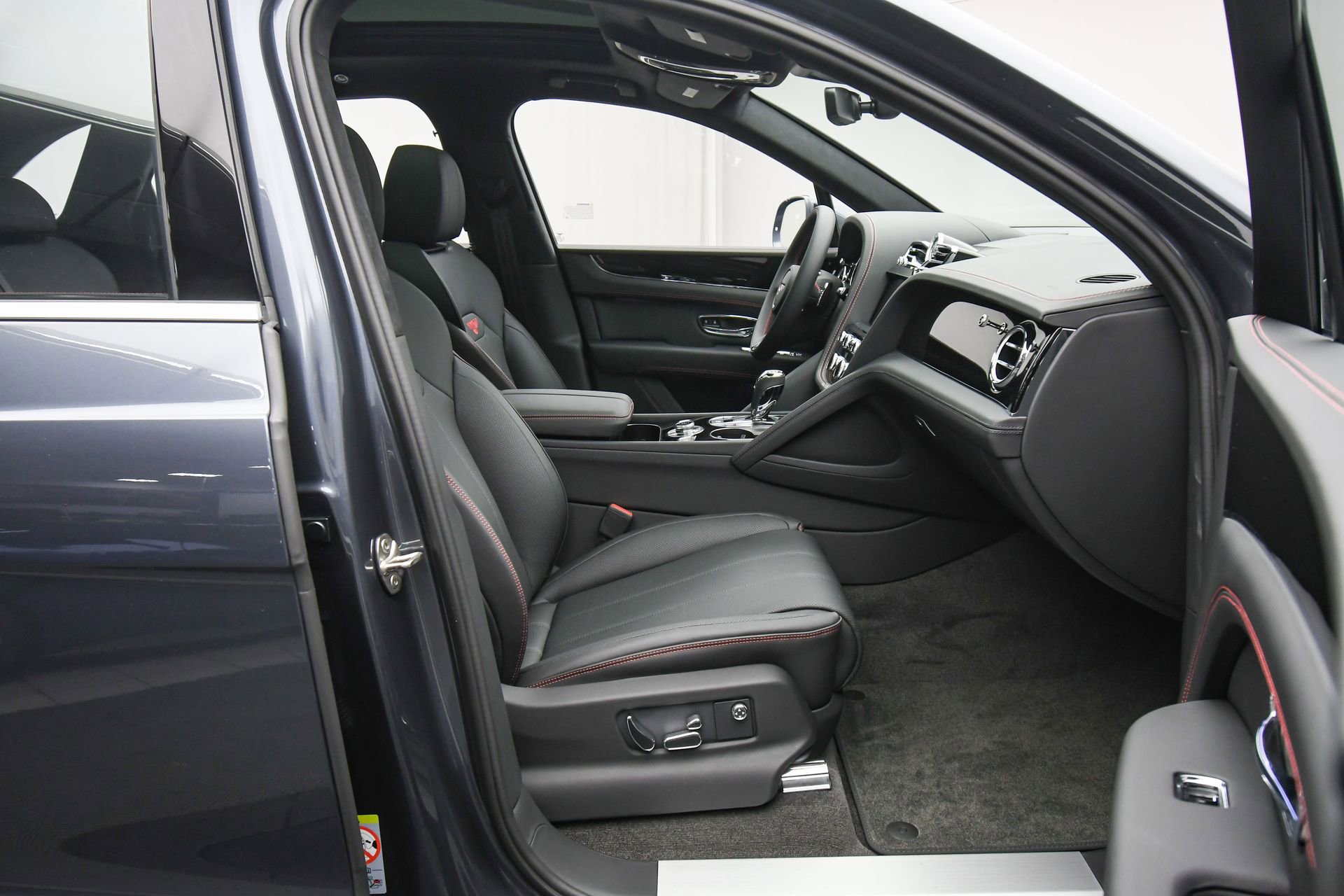 New 2025 Bentley Bentayga AWD/4WD image 44