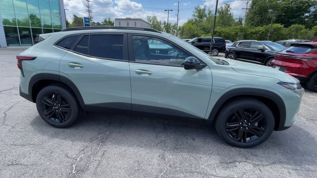 New 2026 Chevrolet Trax ACTIV w/ Sunroof Package FWD image 3