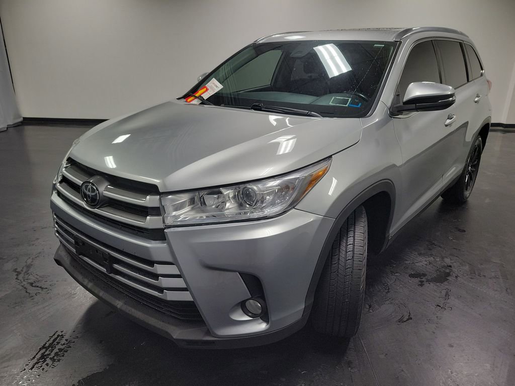 Used 2019 Toyota Highlander XLE image 4