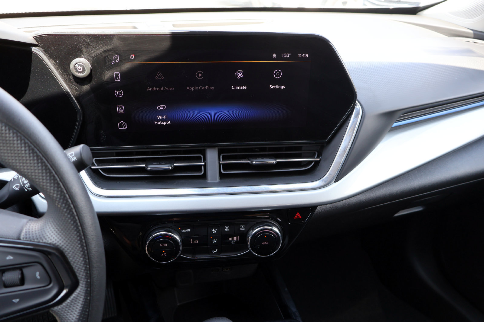 Used 2025 Chevrolet Trax LT FWD image 17