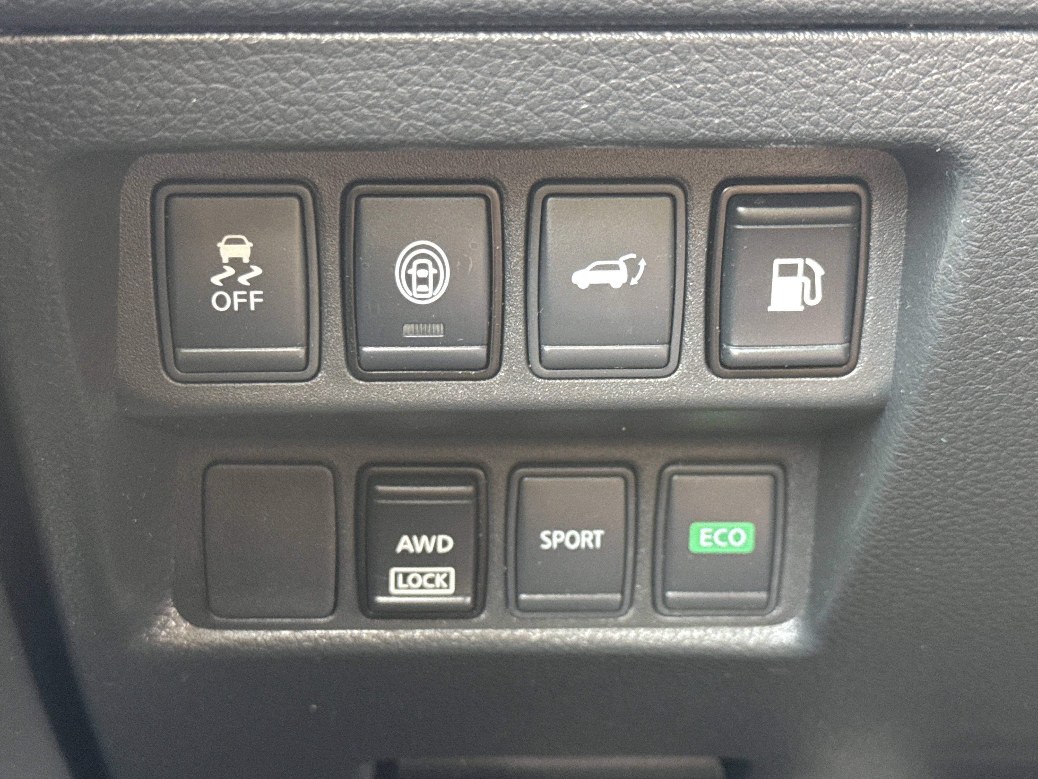 Used 2020 Nissan Rogue SV AWD/4WD image 25
