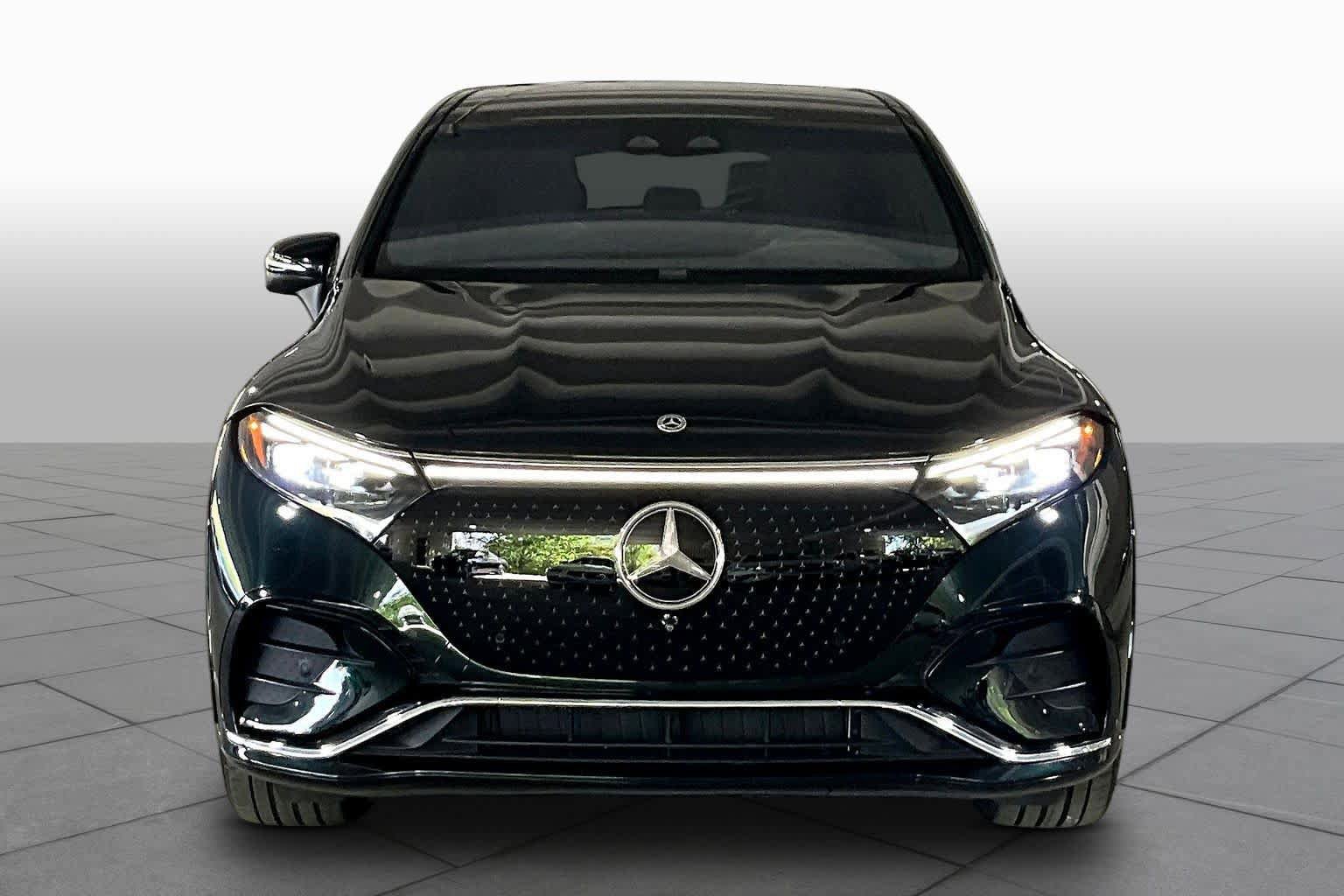 Used 2023 Mercedes-Benz EQS 580 4MATIC SUV image 3