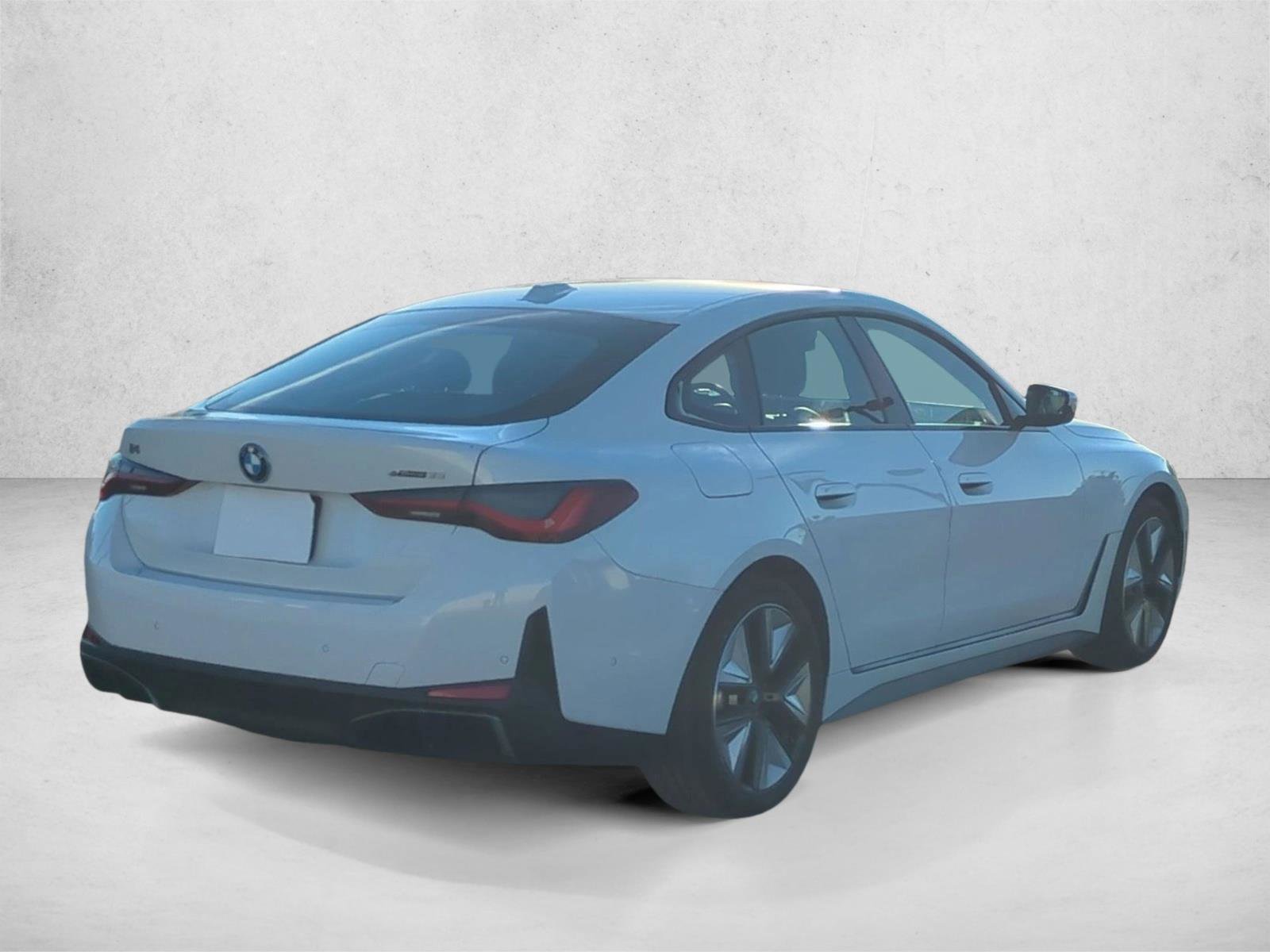 Used 2023 BMW i4 eDrive35 RWD image 5