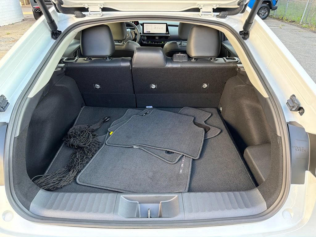 Used 2025 Toyota Prius Limited AWD/4WD image 17