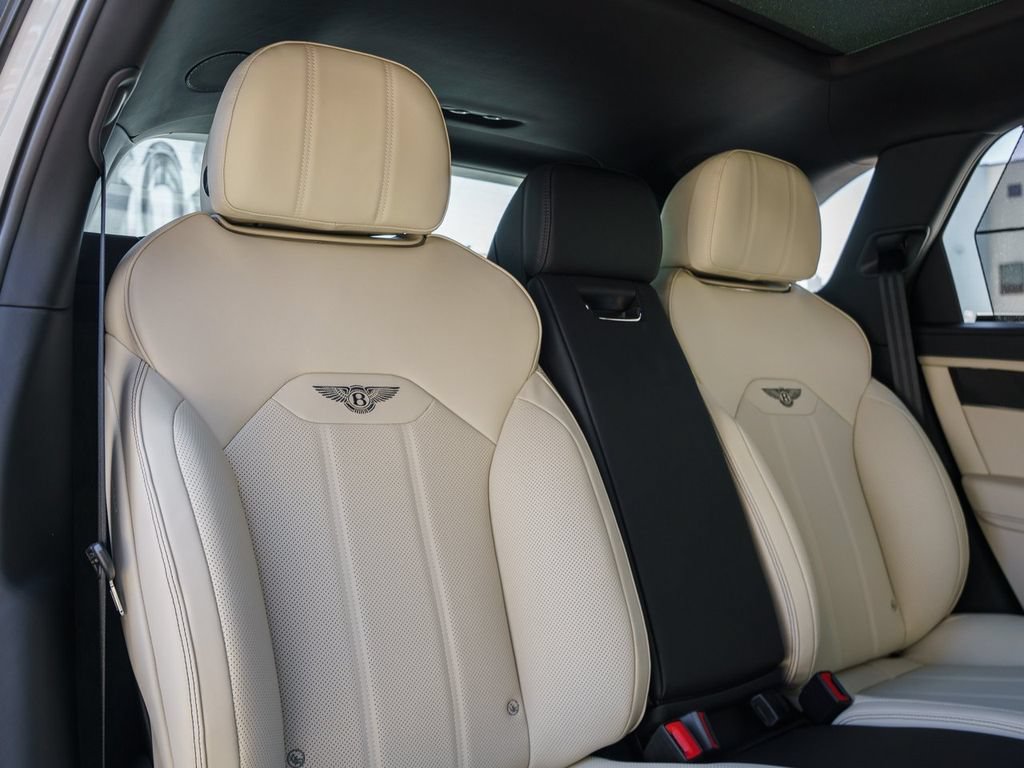 Used 2025 Bentley Bentayga Extended Wheelbase AWD/4WD image 24