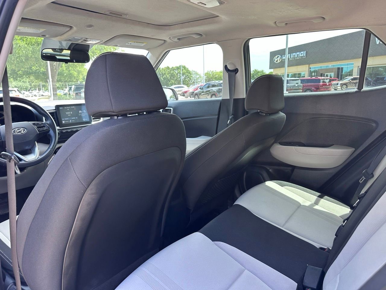 Used 2022 Hyundai Venue SEL FWD image 17