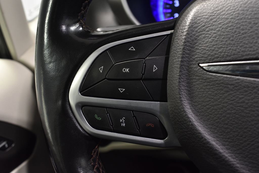 Used 2020 Chrysler Pacifica Touring-L Plus image 19