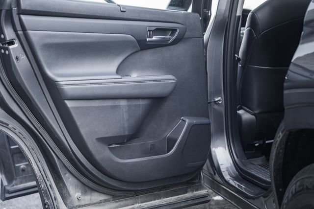 Used 2022 Toyota Highlander XLE image 42