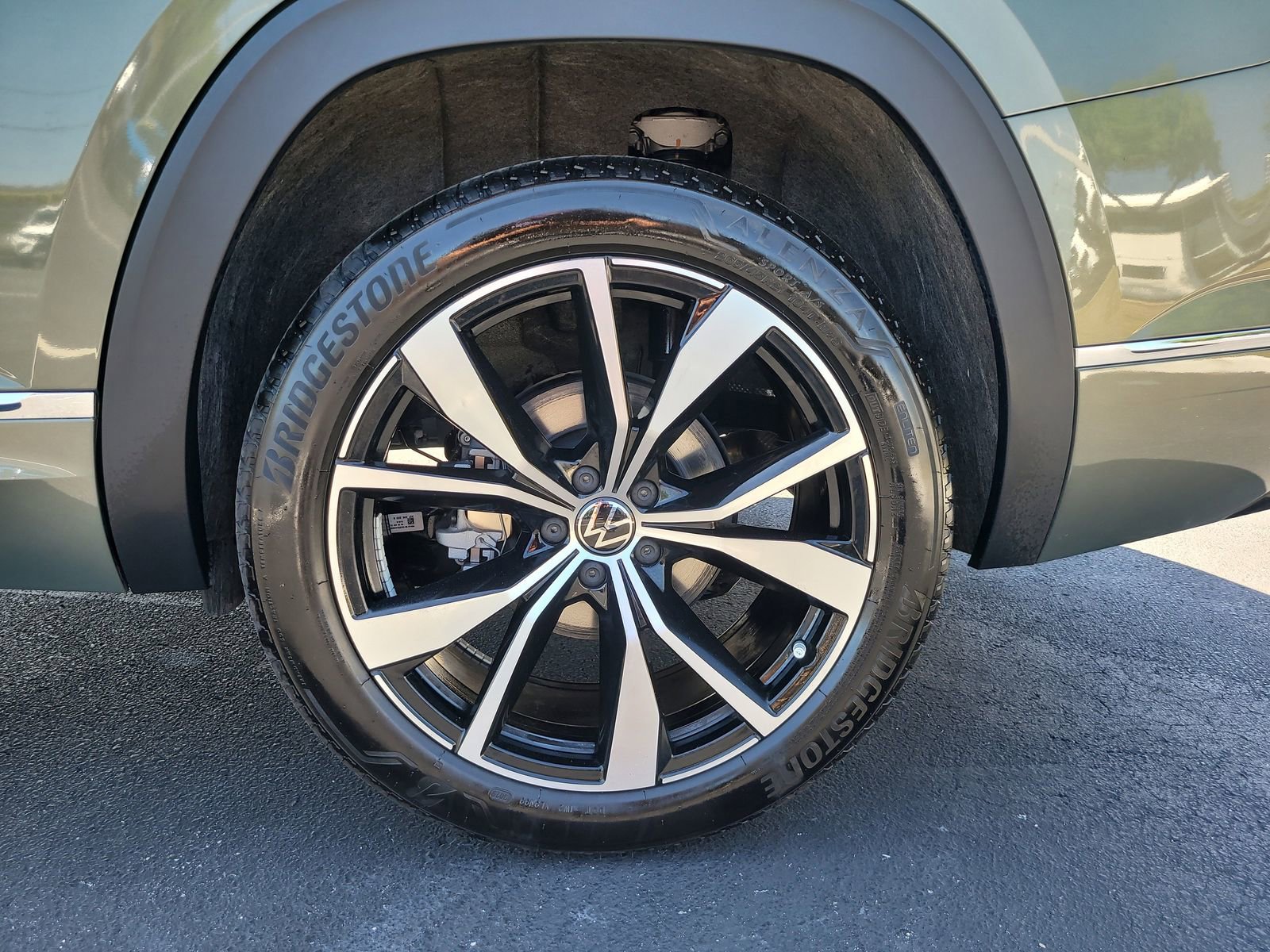Used 2026 Volkswagen Atlas SEL Premium R-Line AWD/4WD image 9
