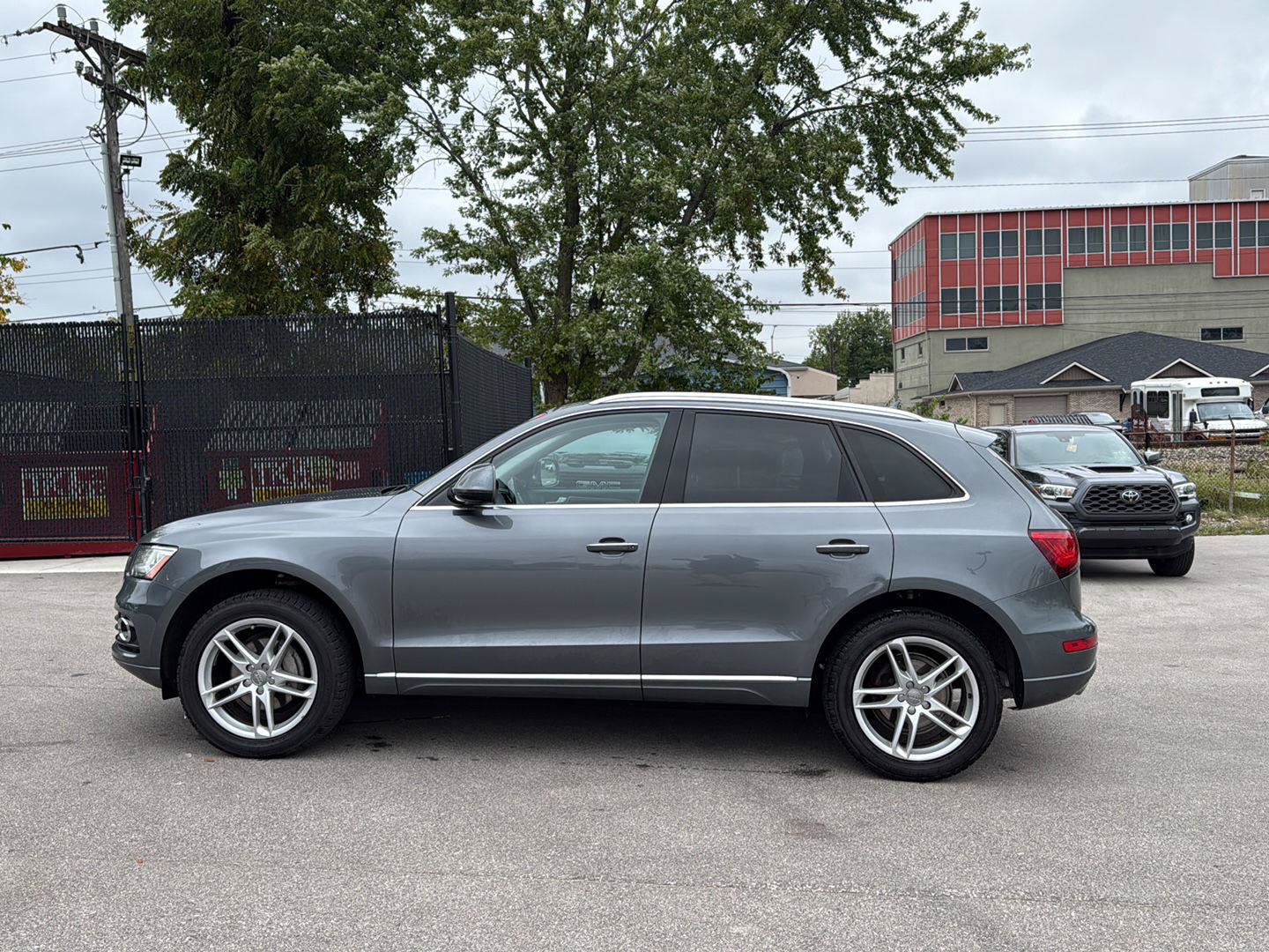 Used 2016 Audi Q5 2.0T Premium Plus w/ Technology Package AWD/4WD image 6