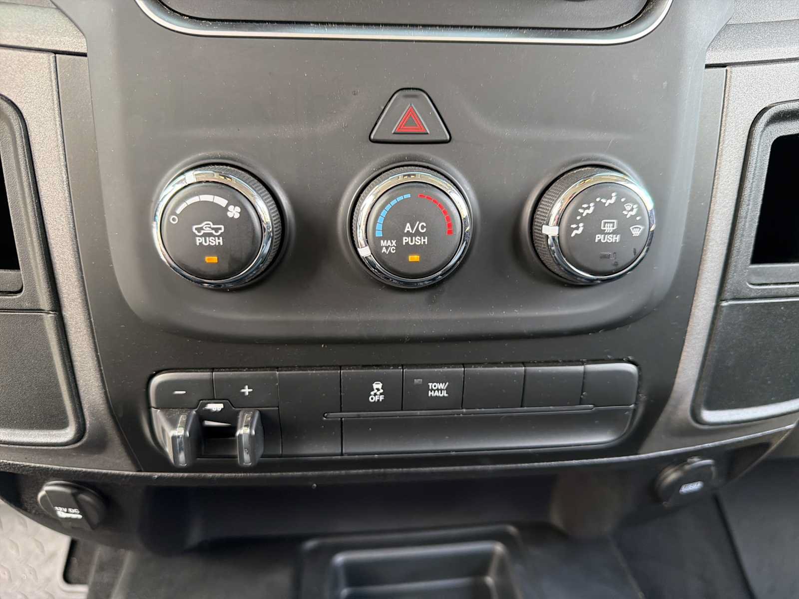 Used 2018 RAM 2500 Tradesman w/ Chrome Appearance Group AWD/4WD image 9
