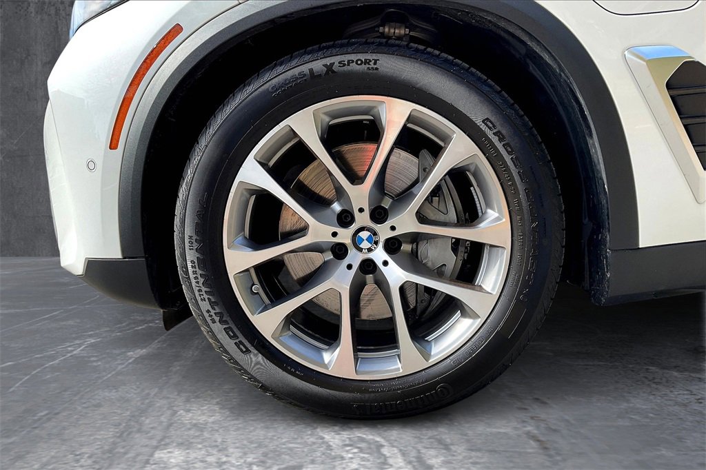 Used 2026 BMW X5 xDrive50e w/ Climate Comfort Package image 28
