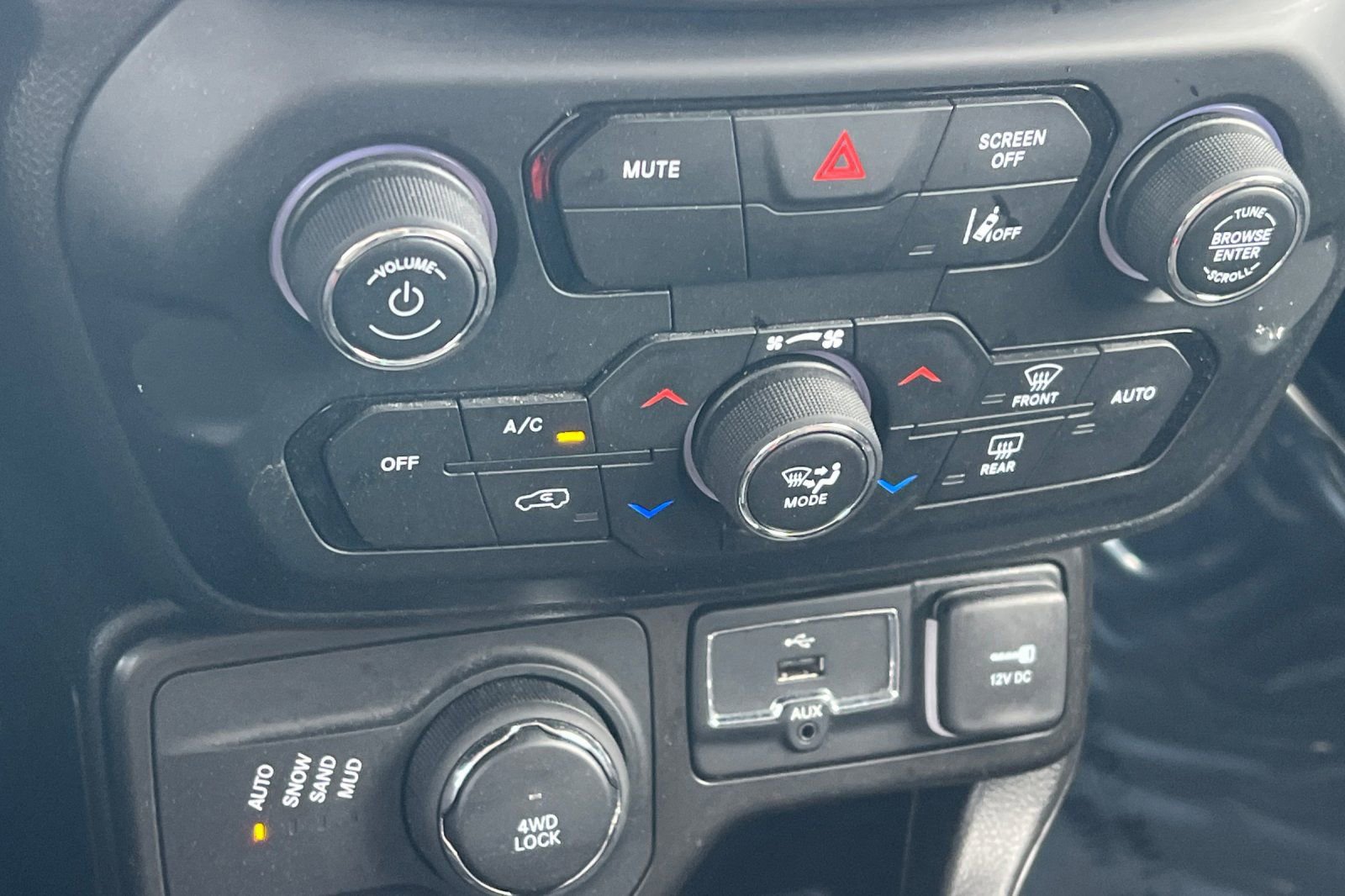 Used 2023 Jeep Renegade Latitude image 18