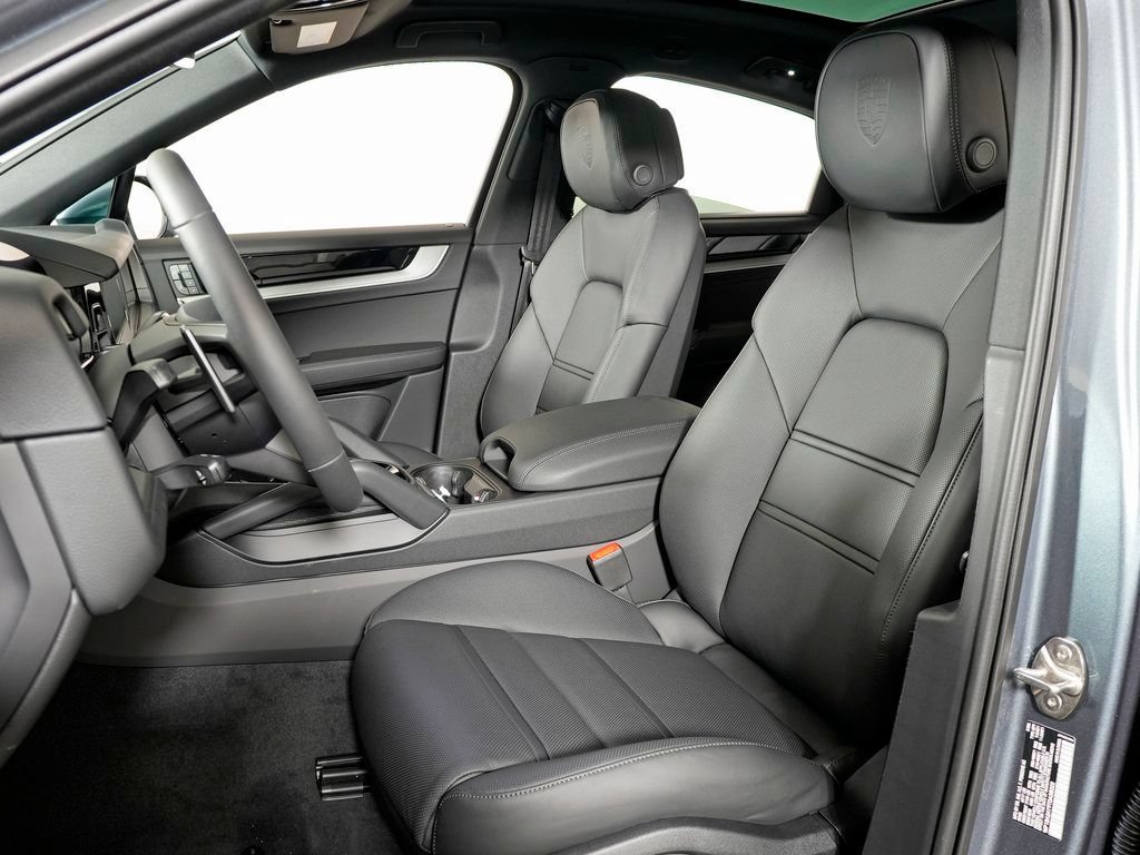 Certified 2026 Porsche Cayenne Coupe AWD/4WD image 5