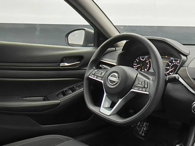 Used 2025 Nissan Altima 2.5 SV FWD image 19