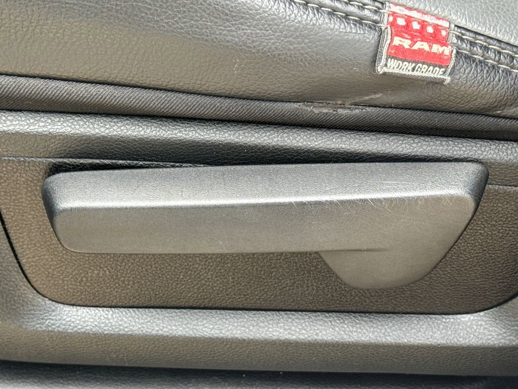 Used 2024 RAM 3500 Tradesman w/ Chrome Appearance Group AWD/4WD image 21