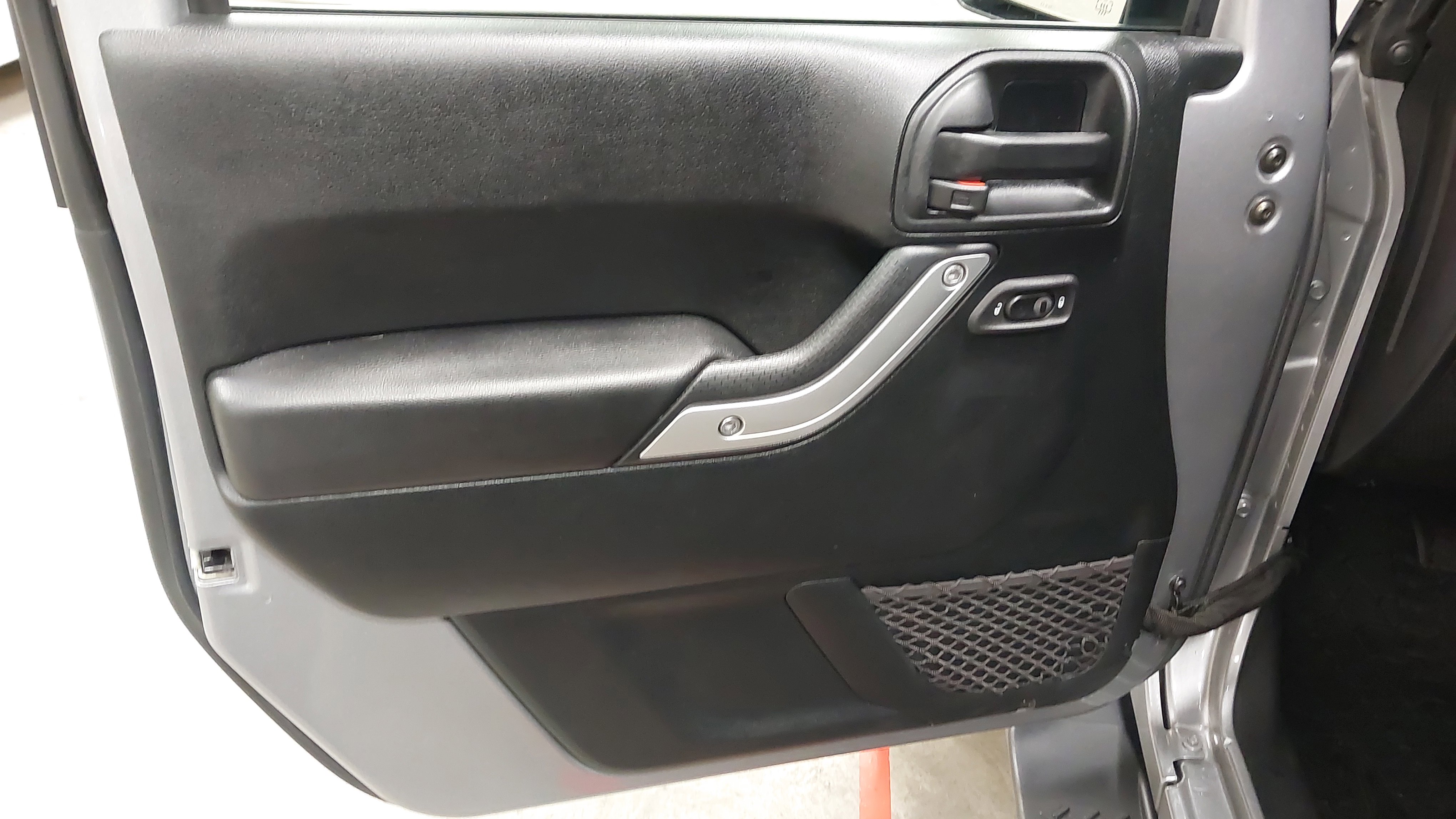 Used 2018 Jeep Wrangler Unlimited Sahara AWD/4WD image 24