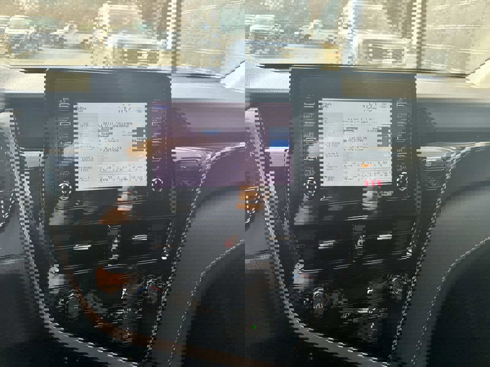 Used 2023 Toyota Camry SE w/ Cold Weather Package image 21