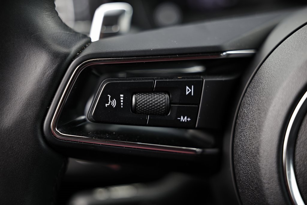 Certified 2024 Porsche Macan image 36