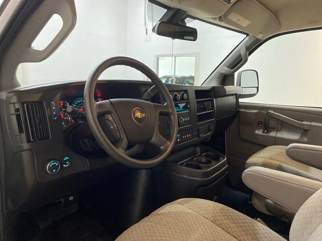 Used 2025 Chevrolet Express 3500 LT w/ LT Preferred Equipment Group RWD image 18