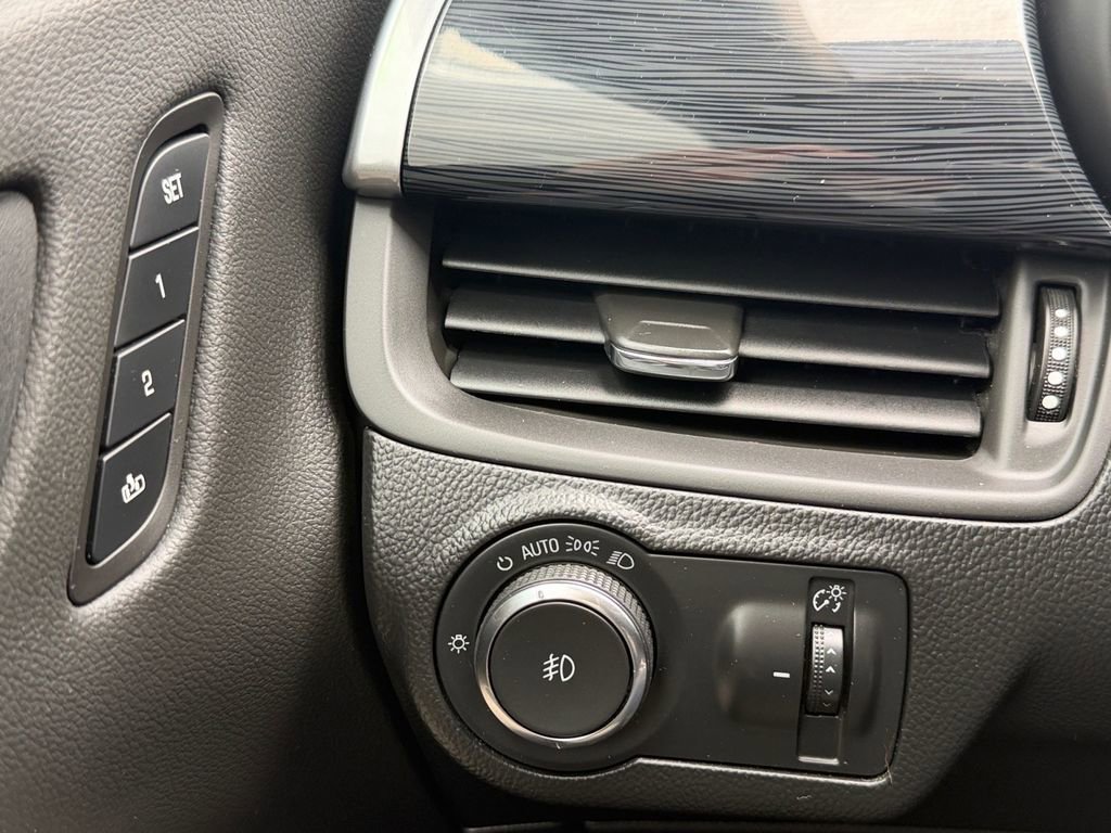 Used 2017 Buick Envision Essence w/ LPO, Cargo Package FWD image 22
