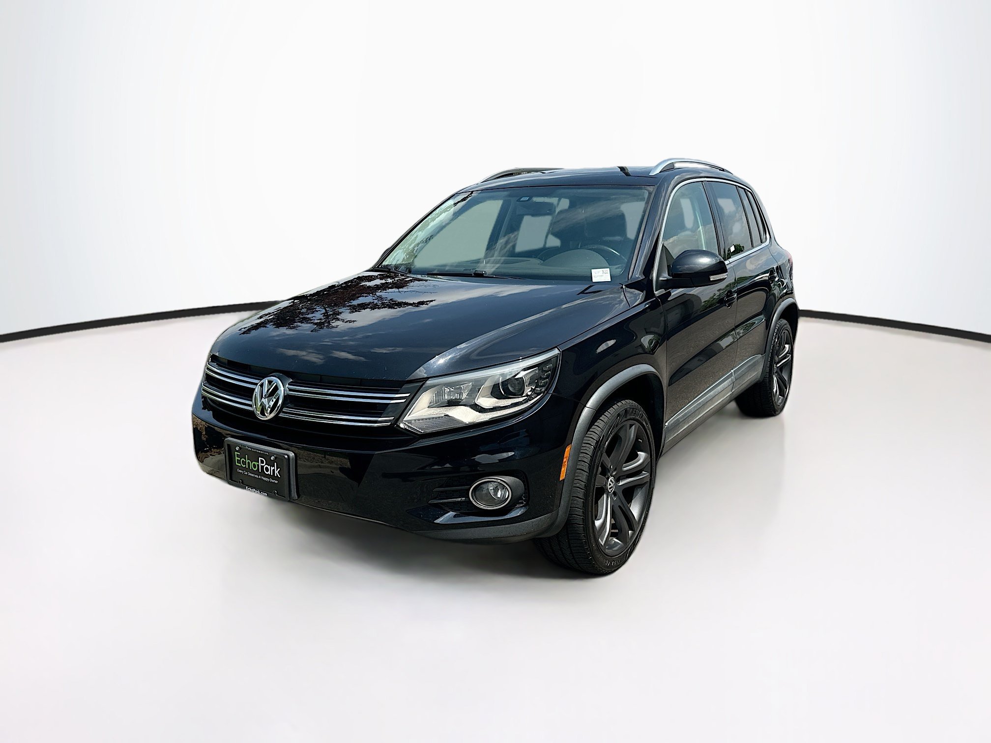 Used 2017 Volkswagen Tiguan SEL AWD/4WD image 3