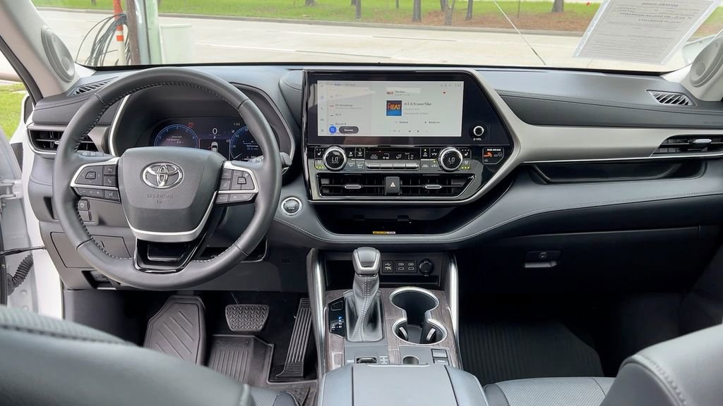 Used 2023 Toyota Highlander Limited image 23