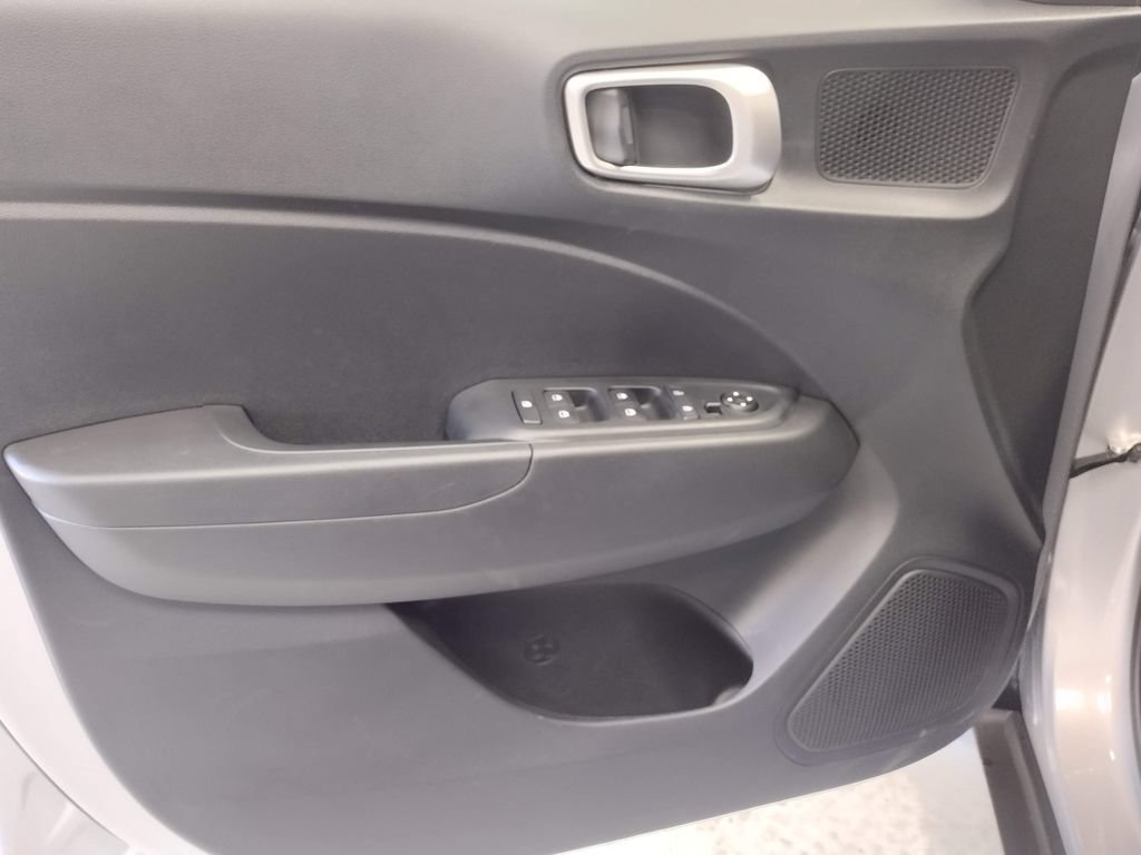 Certified 2026 Hyundai Venue SE FWD image 17