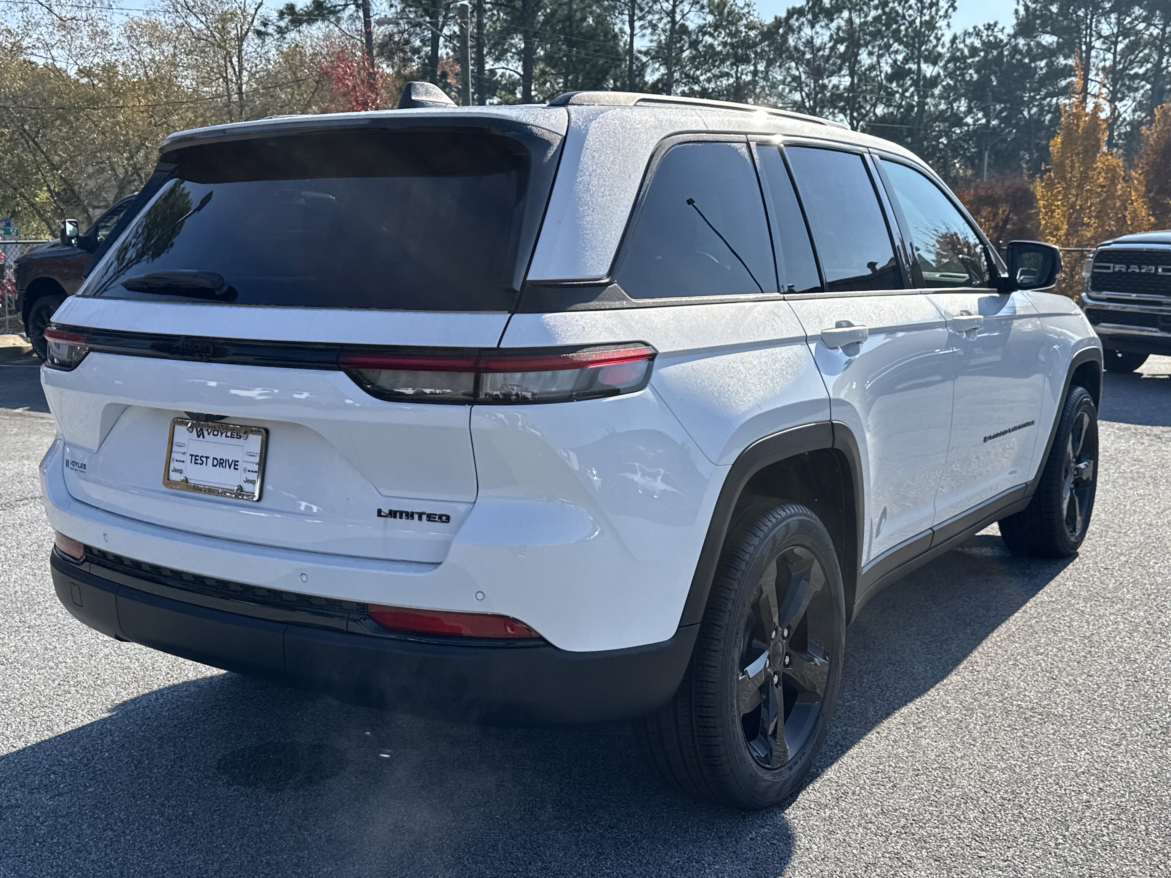 New 2025 Jeep Grand Cherokee Limited w/ Black Appearance Package image 8