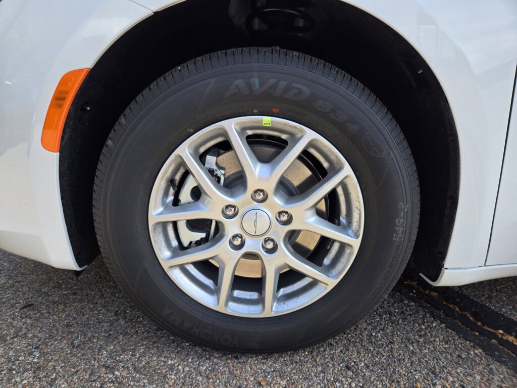 New 2027 Chrysler Pacifica LX FWD image 15