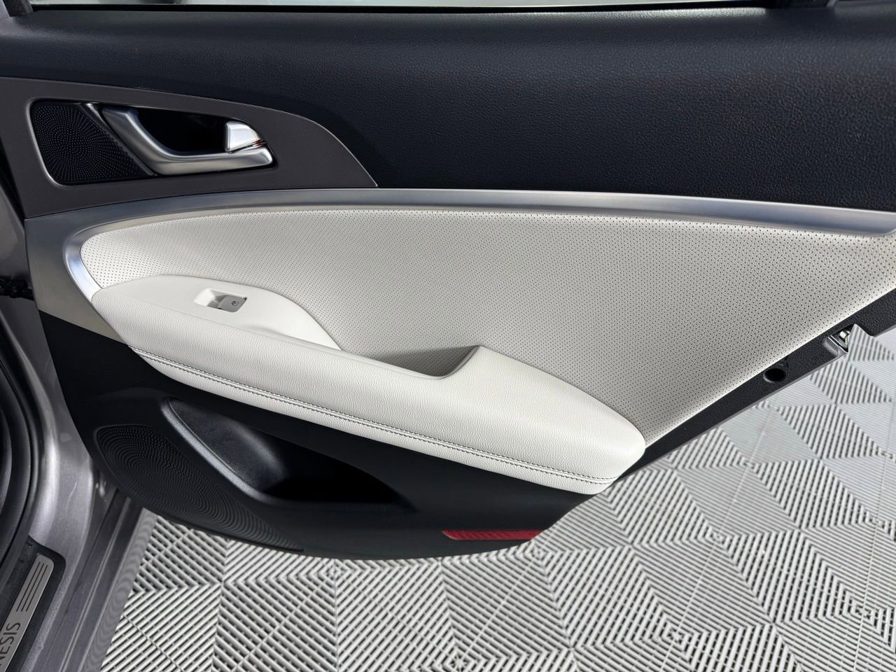 Used 2024 Genesis G70 3.3T Advanced image 28
