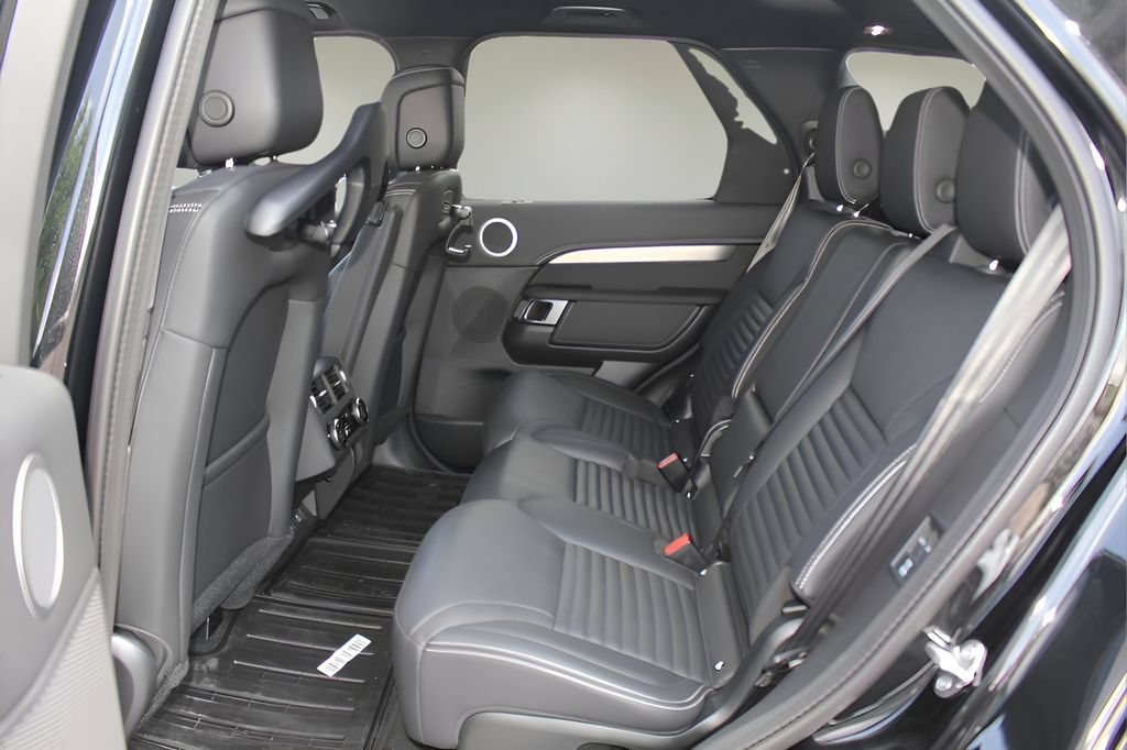 New 2025 Land Rover Discovery Dynamic SE AWD/4WD image 11