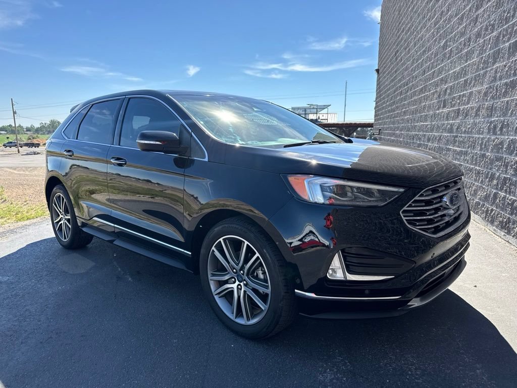 Used 2019 Ford Edge Titanium w/ Equipment Group 301A FWD image 3