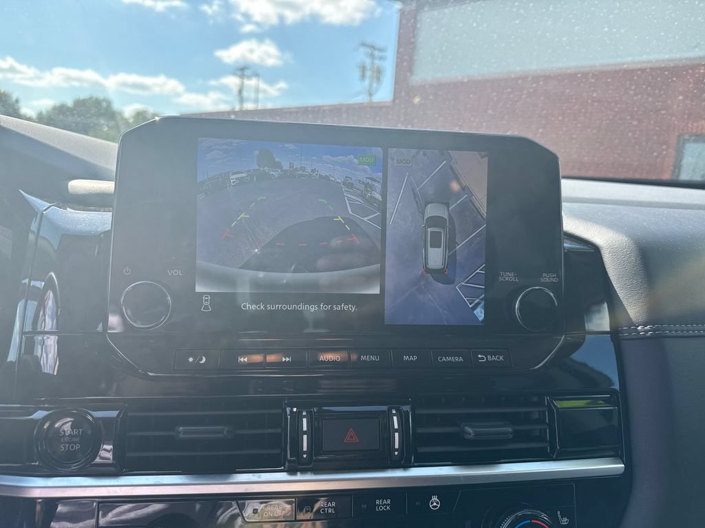 Used 2025 Nissan Pathfinder Platinum AWD/4WD image 25