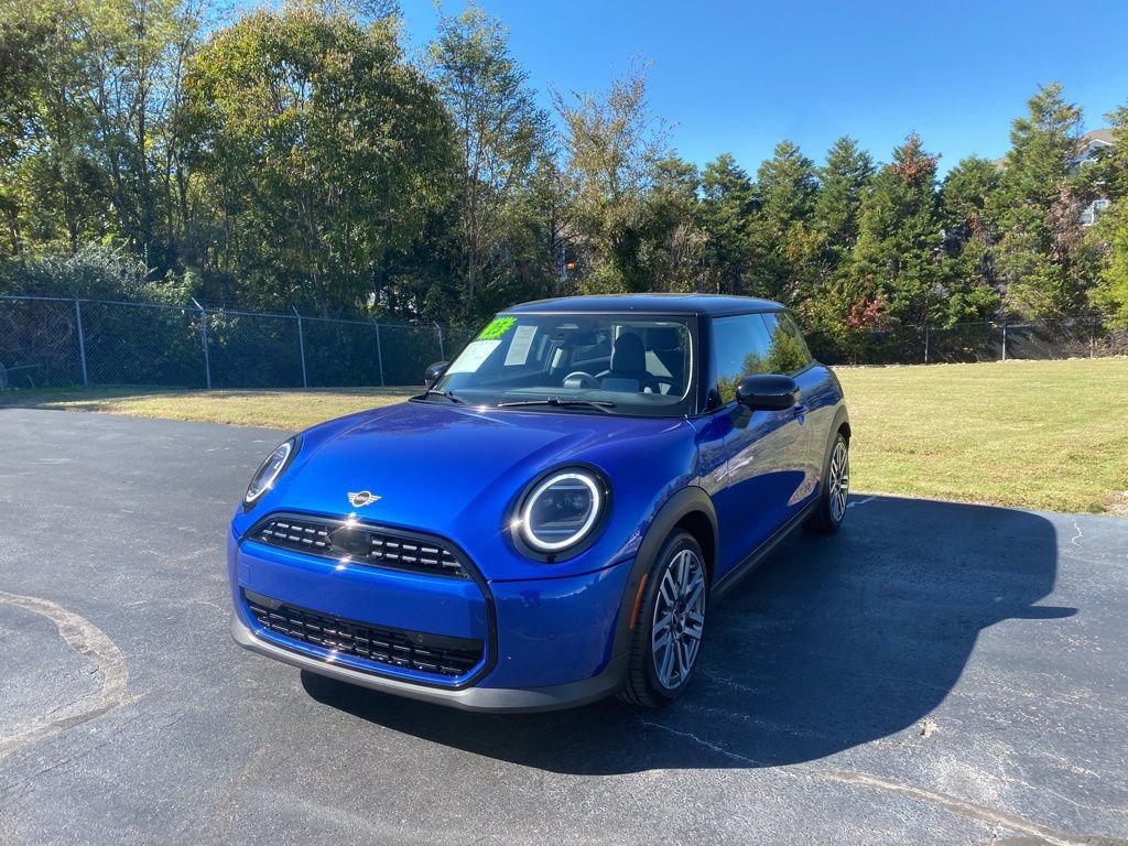 Used 2025 MINI Cooper 2-Door Hardtop image 1