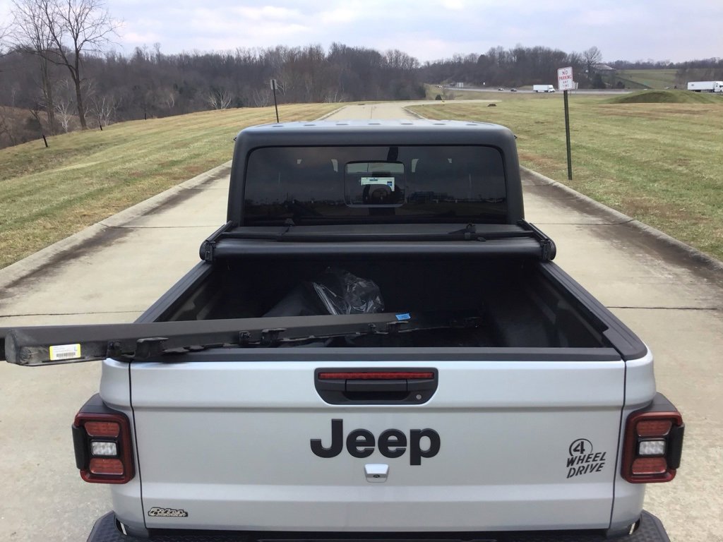 Used 2024 Jeep Gladiator Willys image 5