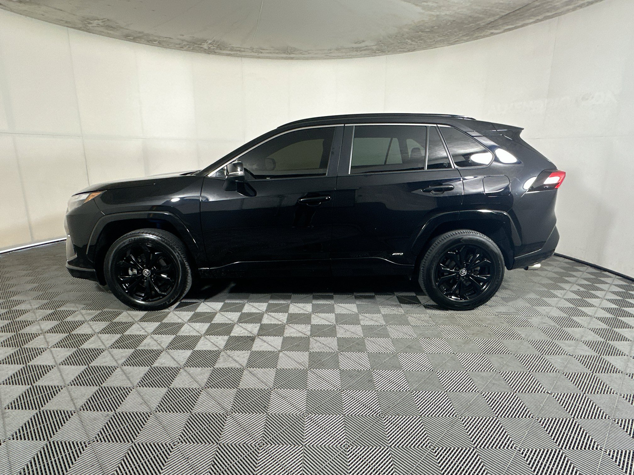 Used 2024 Toyota RAV4 SE AWD/4WD image 6