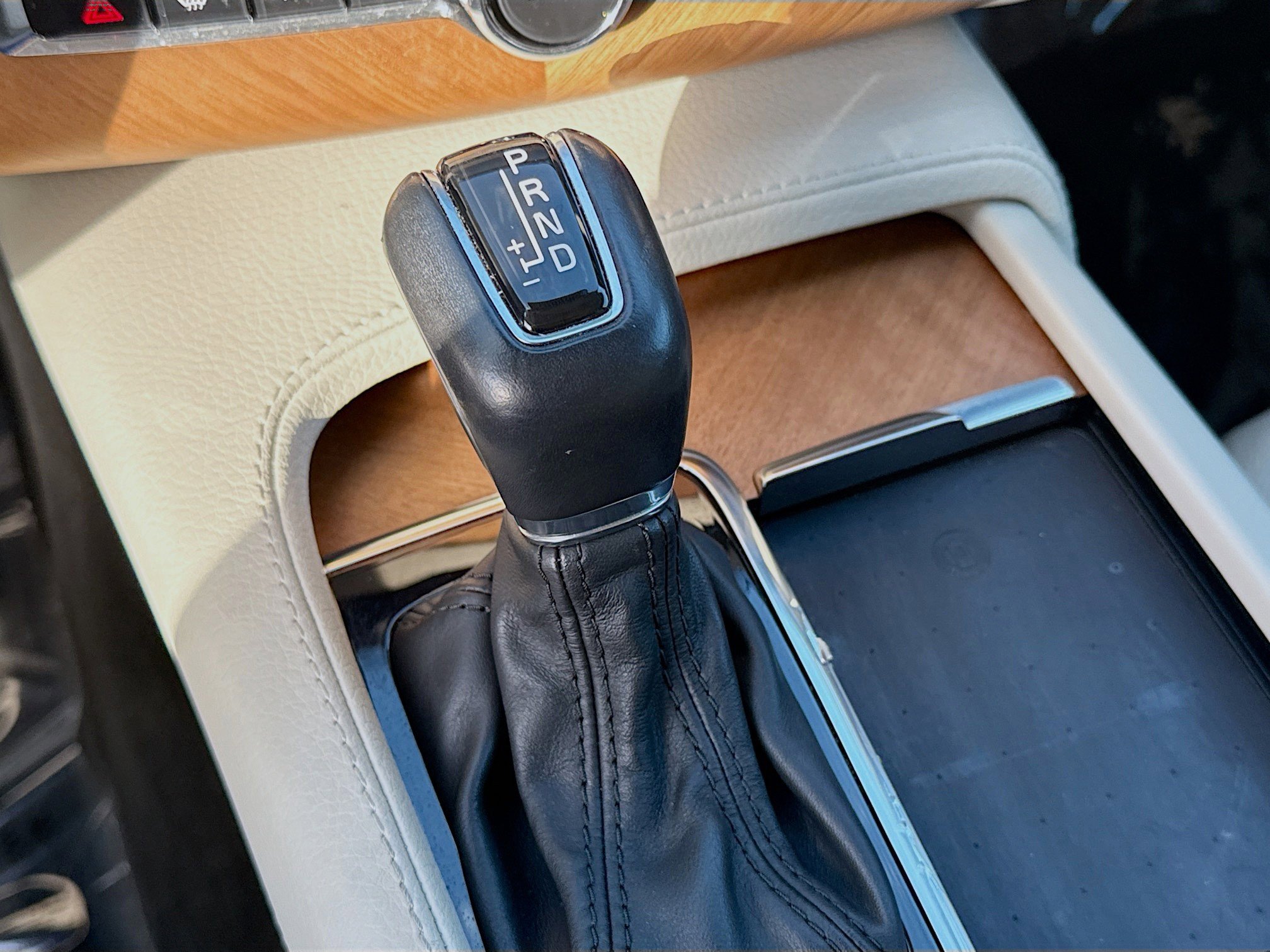 Used 2021 Volvo XC90 T6 Momentum w/ Advanced Package image 16