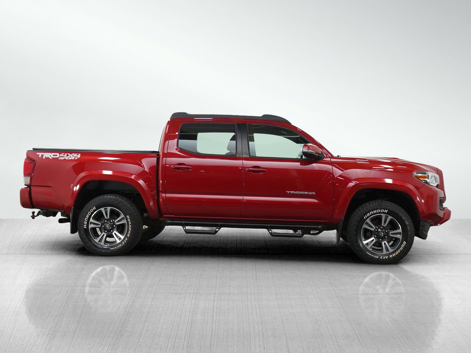 Used 2017 Toyota Tacoma TRD Sport w/ Tow Package (A/T) image 6