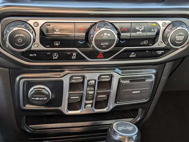 Used 2021 Jeep Wrangler Unlimited Sahara AWD/4WD image 16
