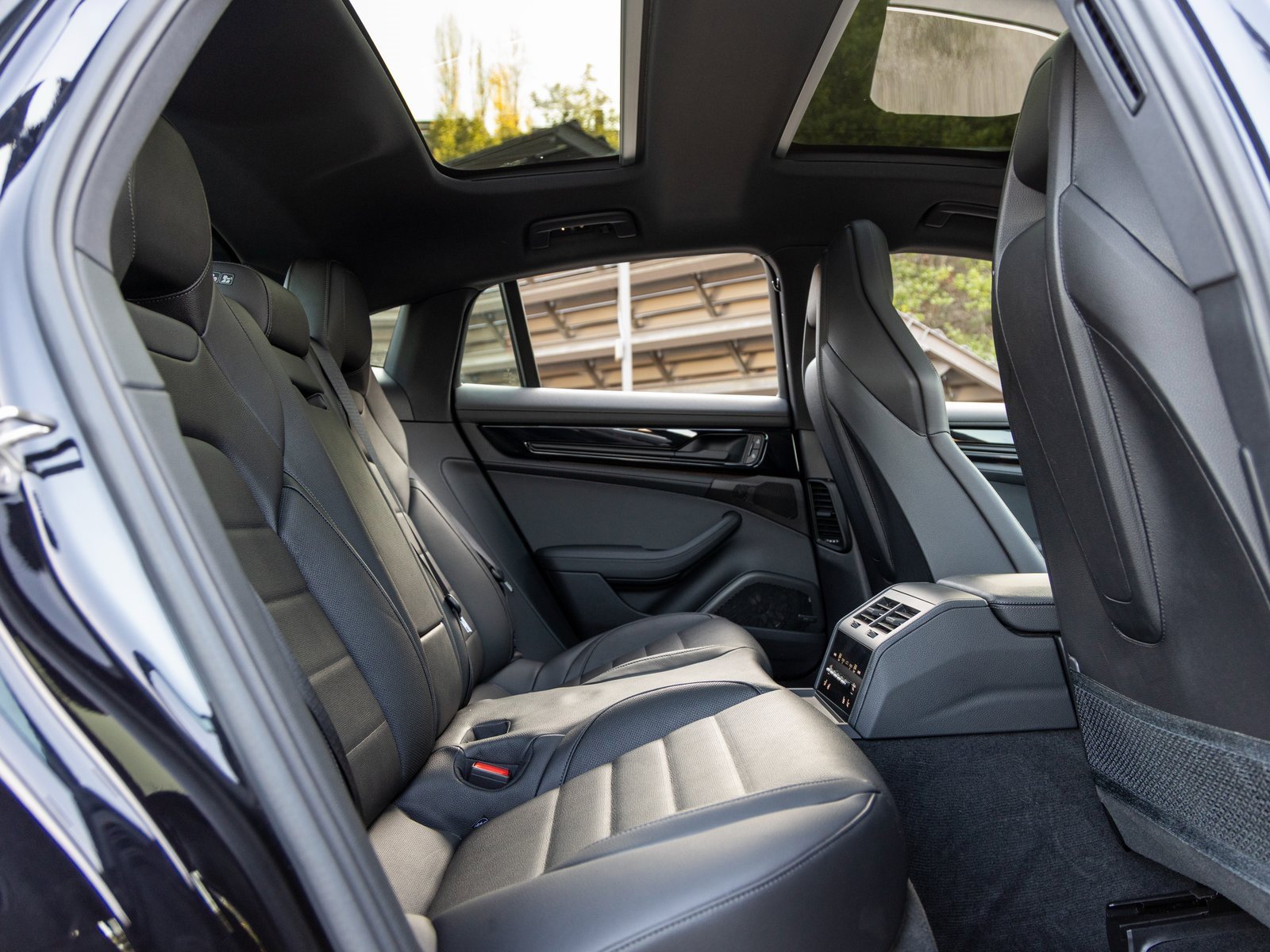 Used 2024 Porsche Panamera 4 image 43