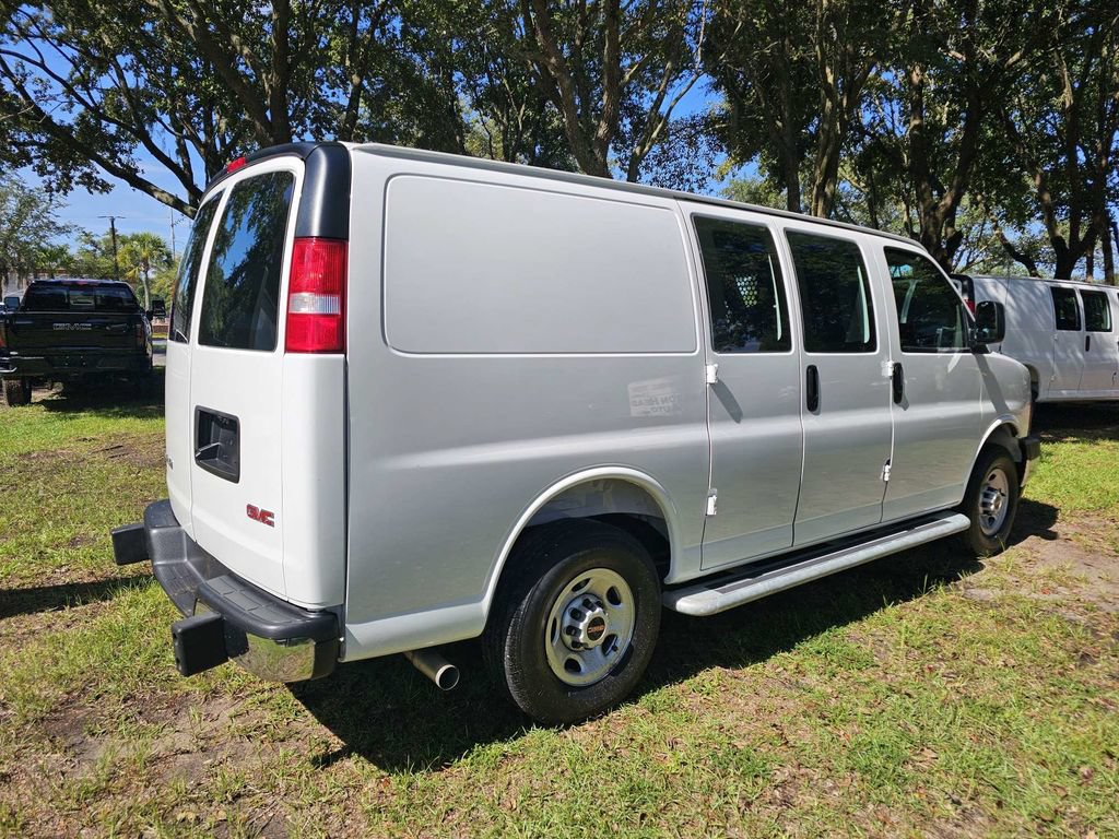 Used 2025 GMC Savana 2500 w/ Driver Convenience Package RWD image 3