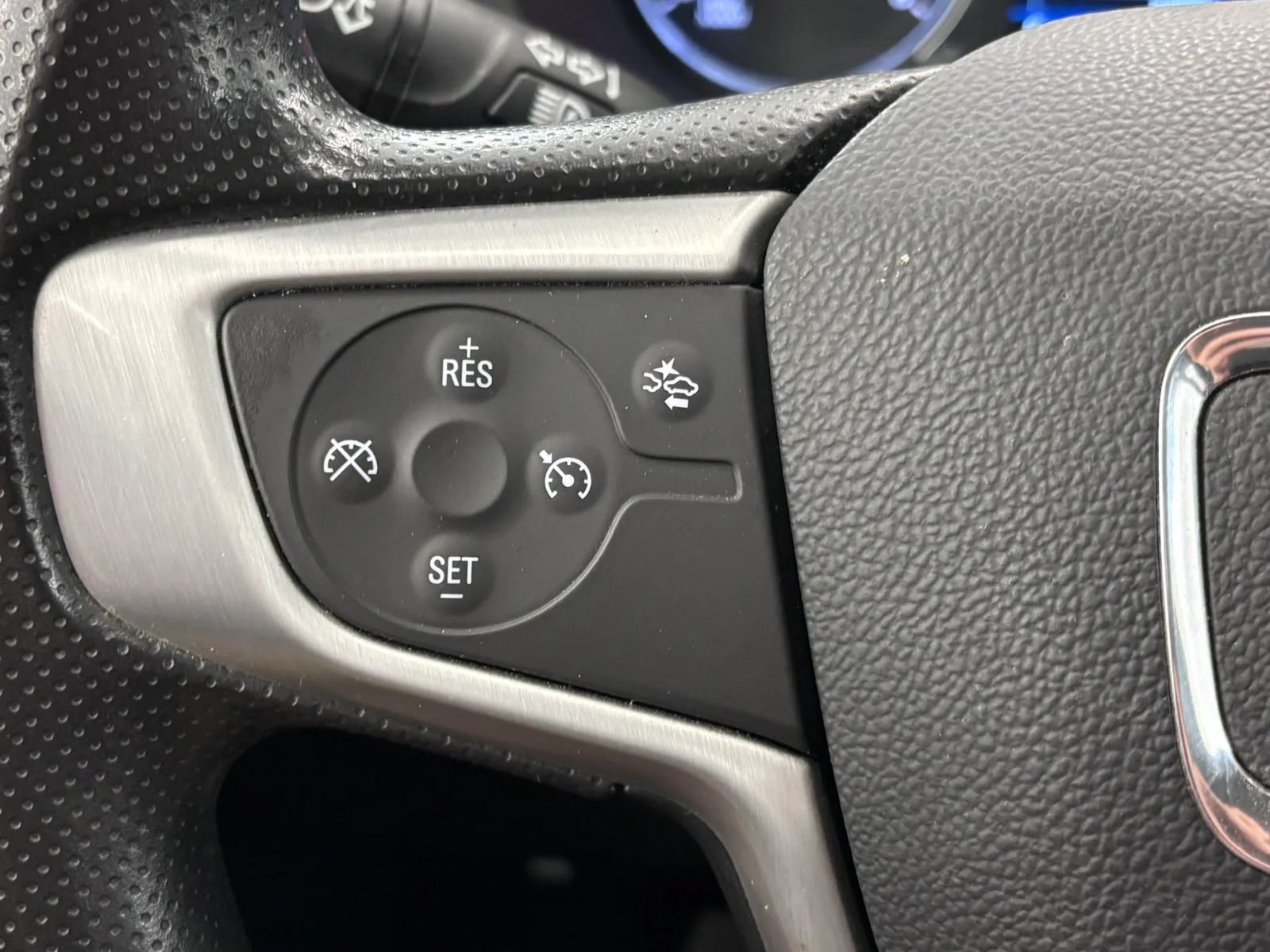 Used 2024 GMC Terrain SLE w/ Elevation Edition FWD image 45