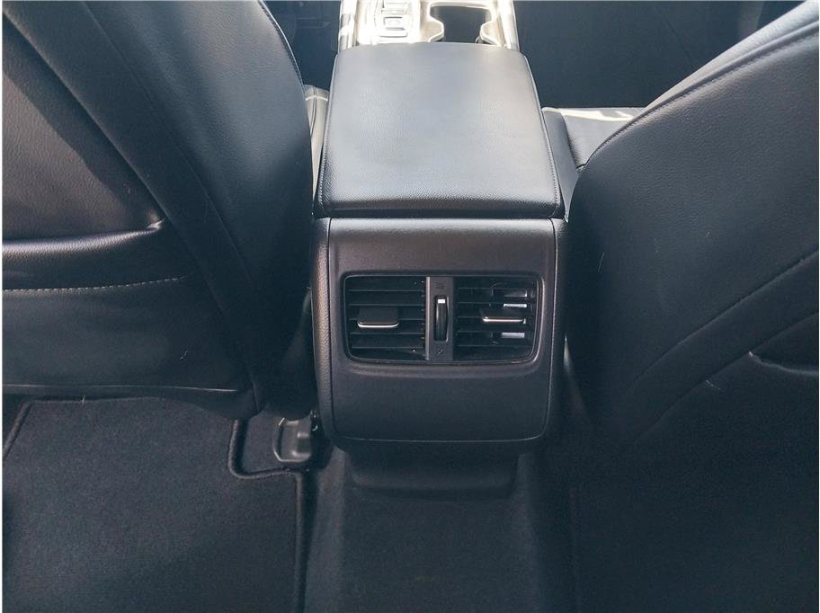 Used 2018 Honda Accord Touring image 10