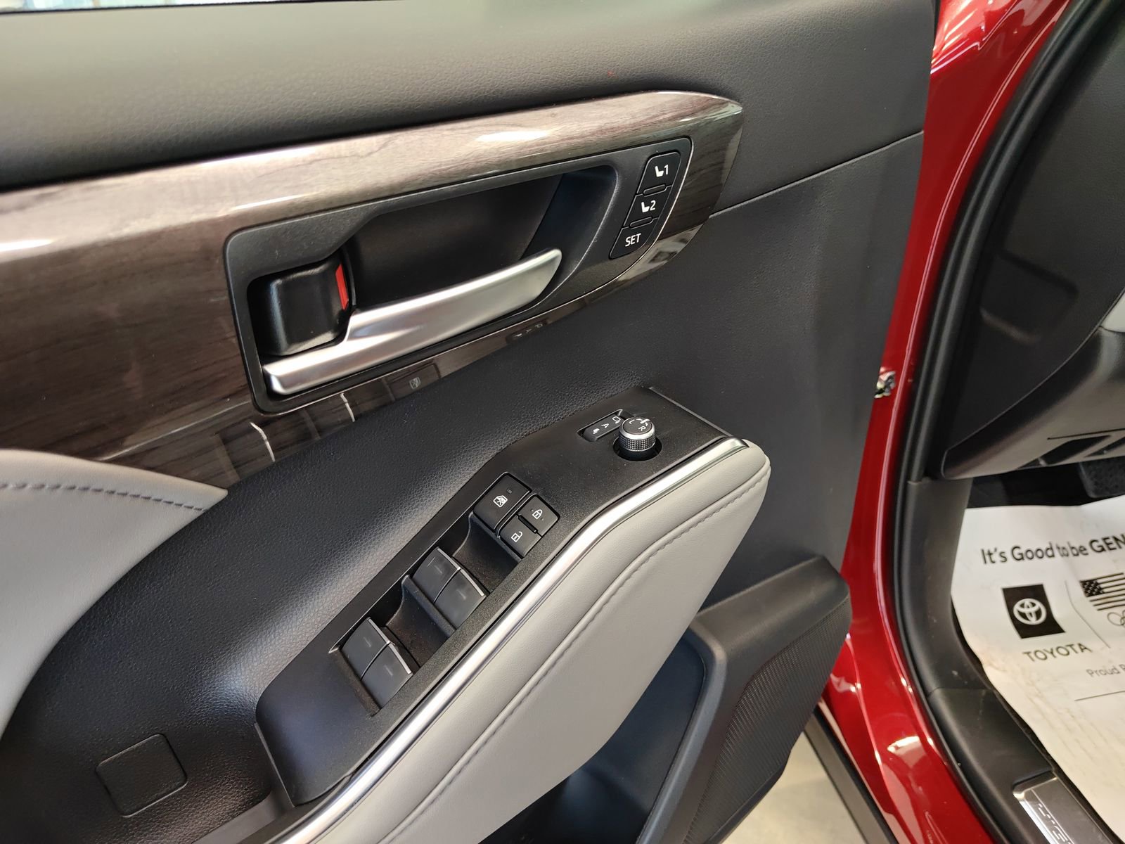 New 2026 Toyota Highlander Platinum image 10