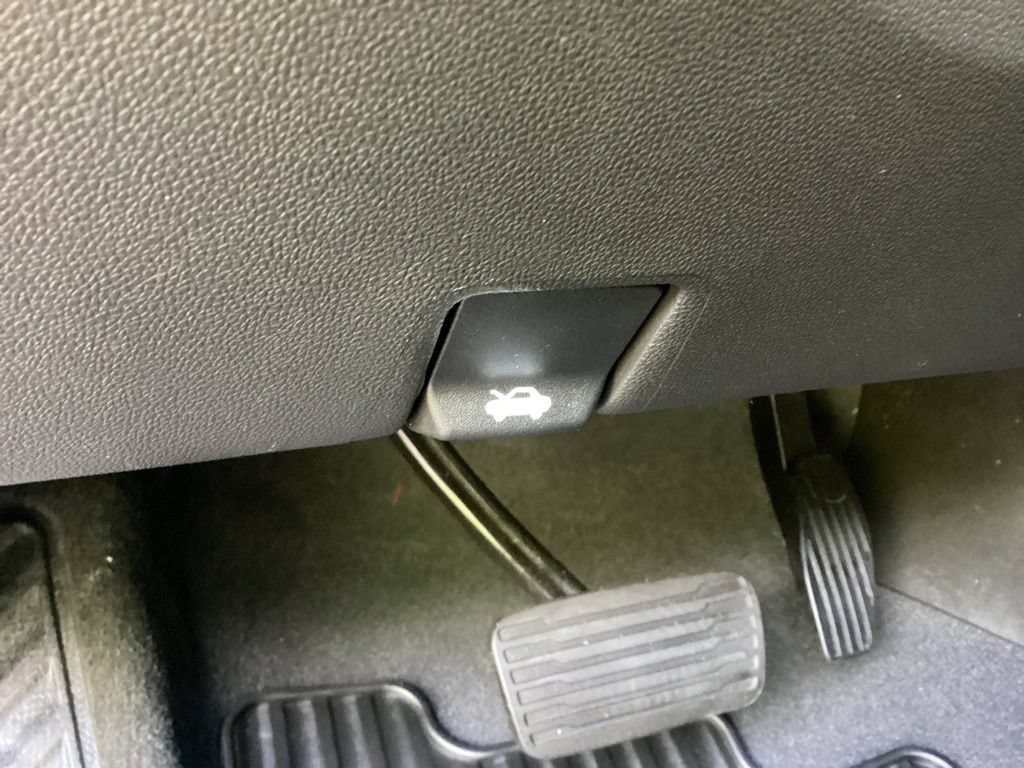 Used 2023 Chevrolet Silverado 1500 Custom AWD/4WD image 68