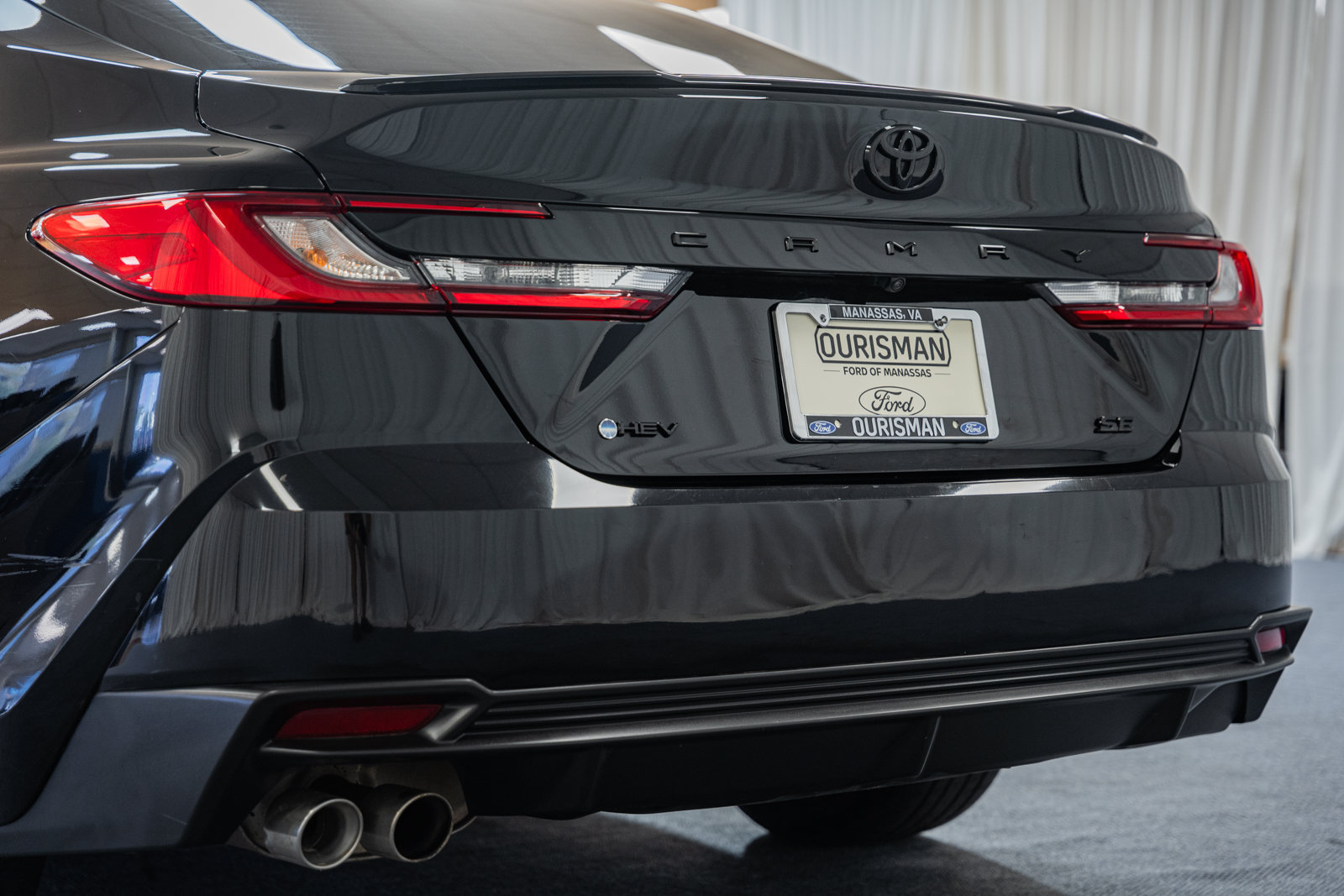 Used 2025 Toyota Camry SE FWD image 6