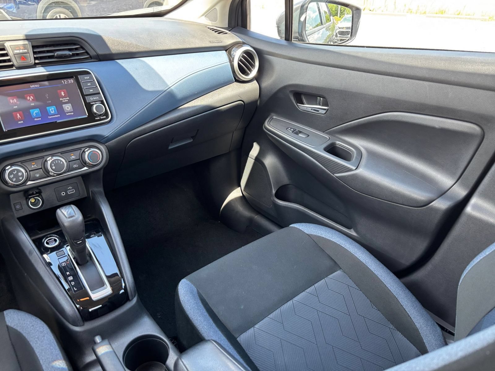 Used 2025 Nissan Versa SV FWD image 33