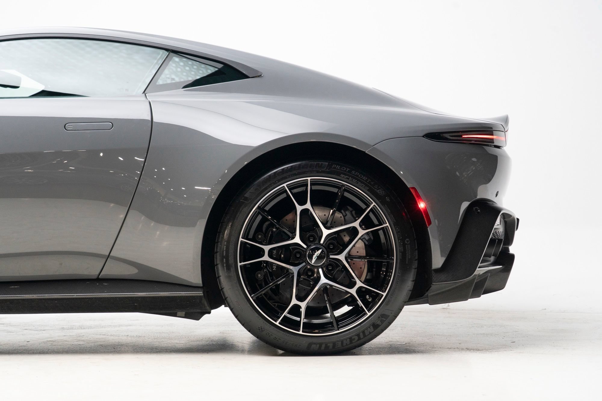 Used 2020 Aston Martin V8 Vantage AMR RWD image 94